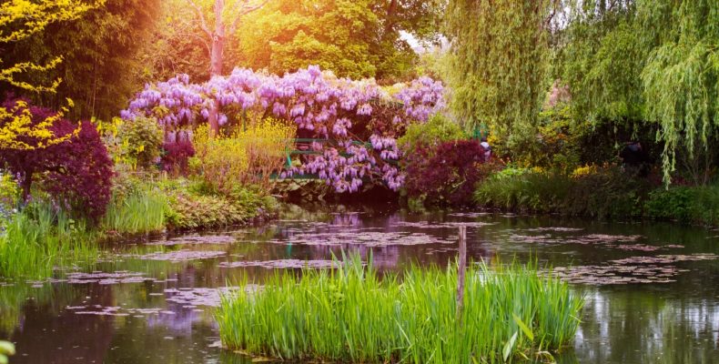 giverny_monetsgarden_shutterstock_537811702